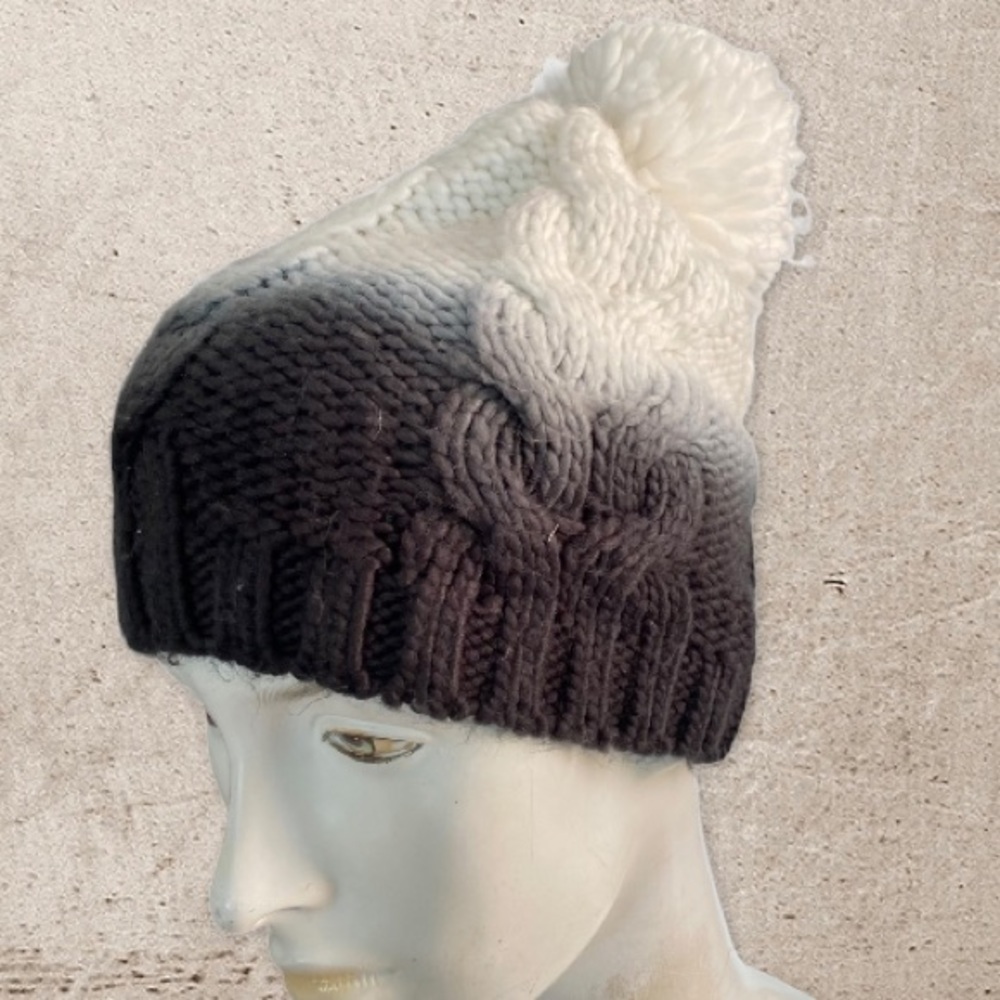 🤑 10/$100 Boho chic bohemian blue white ombré knit Pom Pom hat beanie
